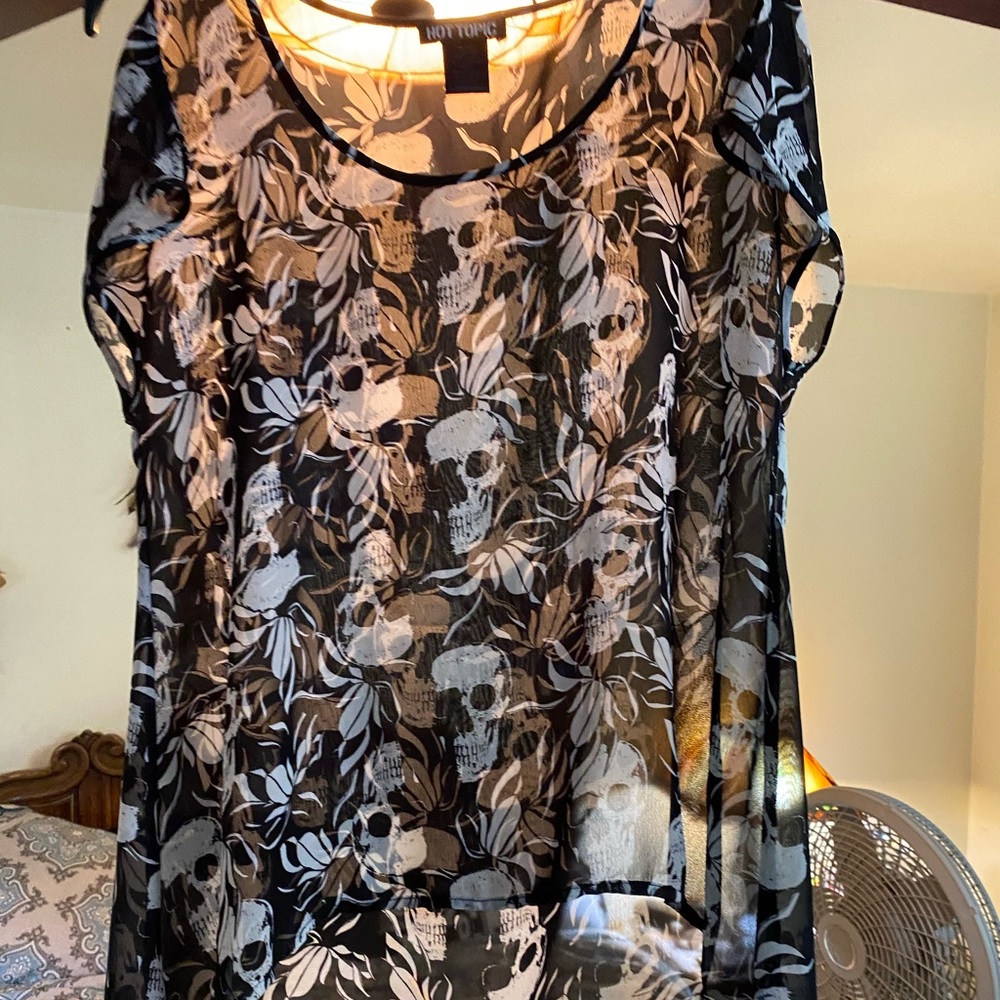 Hot Topic Skull Hi-Low See-through blouse